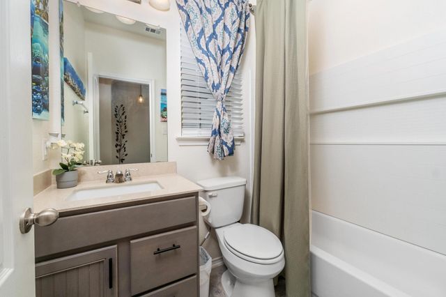 121 Kennicott DR, Kyle, TX 78640