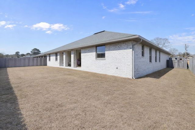 5833 Crestlake Drive, Crestview, FL 32536