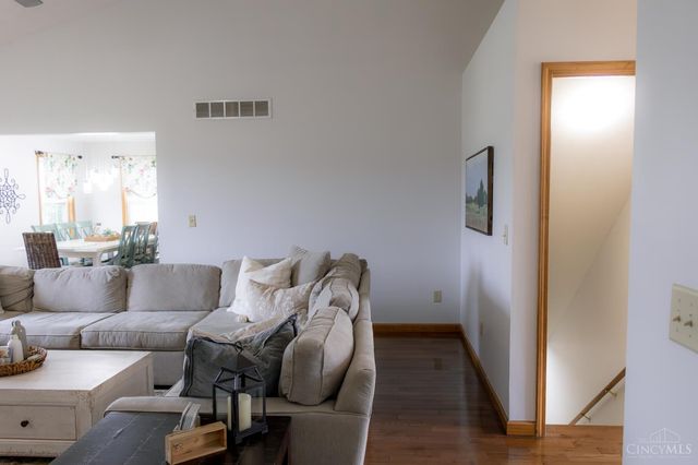 1452 Meadow Ridge Circle, Wilmington, OH 45177