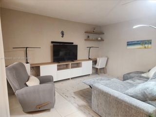 100 SE 6th Ave 107, Pompano Beach, FL 33060