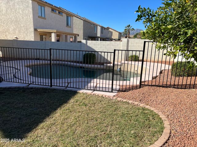 18606 W SUNNYSLOPE Lane, Waddell, AZ 85355