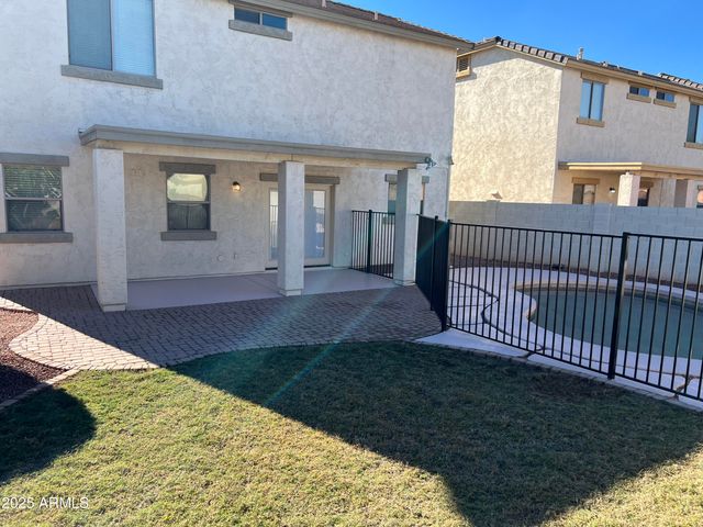 18606 W SUNNYSLOPE Lane, Waddell, AZ 85355