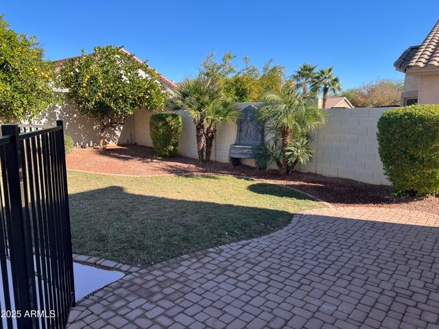 18606 W SUNNYSLOPE Lane, Waddell, AZ 85355