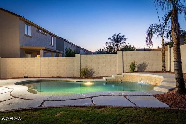 18606 W SUNNYSLOPE Lane, Waddell, AZ 85355