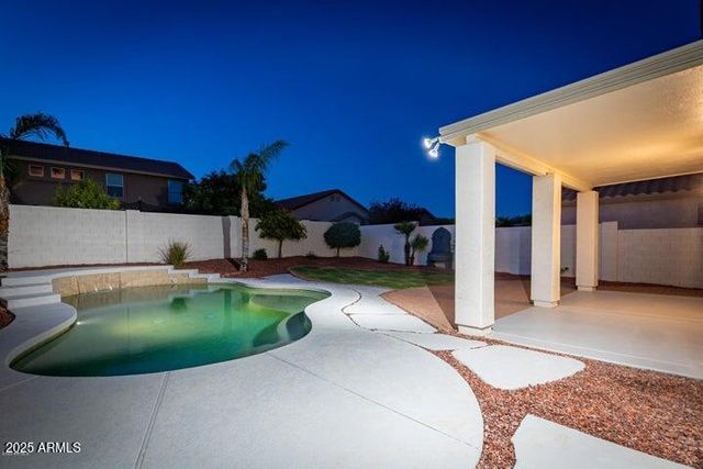 18606 W SUNNYSLOPE Lane, Waddell, AZ 85355