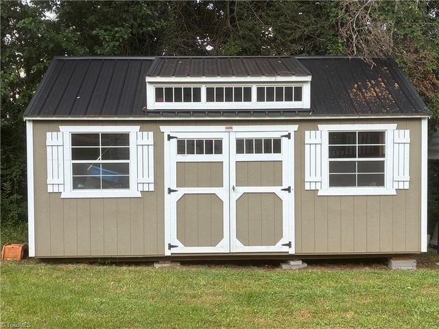 417 S Main Street, Dobson, NC 27017