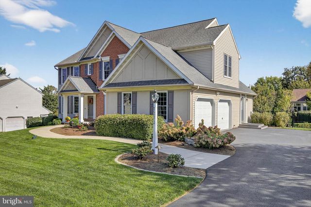 1313 HYDE PARK DR, Lancaster, PA 17601