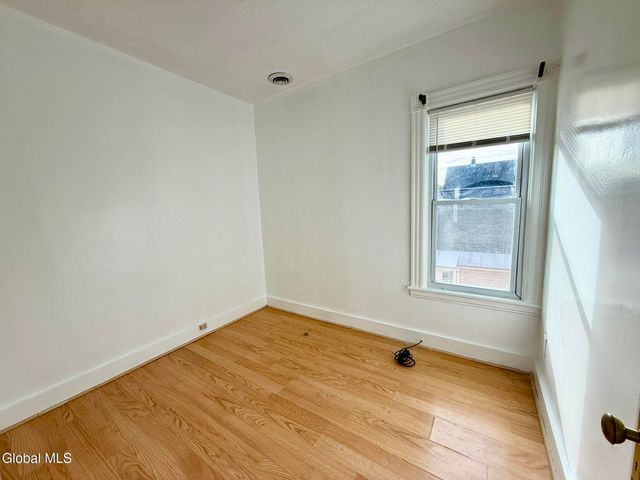 1017 Hegeman Street 2nd Floor, Schenectady, NY 12306