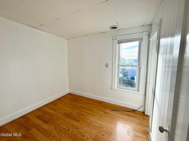 1017 Hegeman Street 2nd Floor, Schenectady, NY 12306