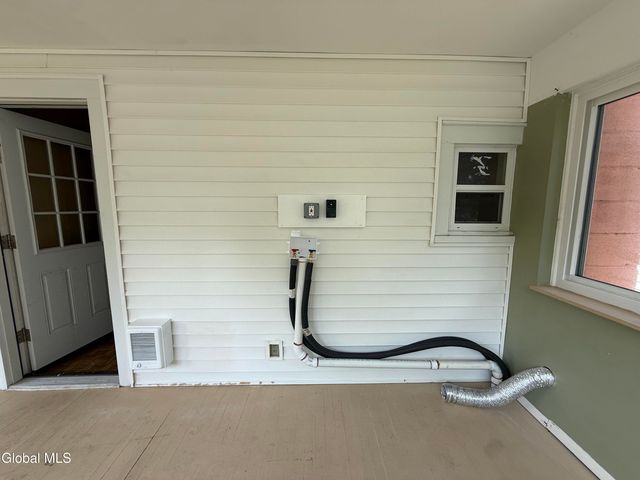 1017 Hegeman Street 2nd Floor, Schenectady, NY 12306