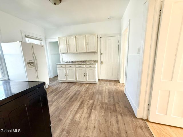 1017 Hegeman Street 2nd Floor, Schenectady, NY 12306