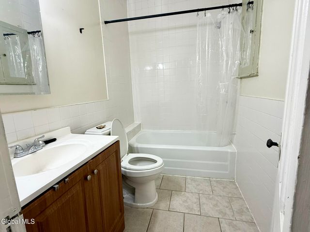 1017 Hegeman Street 2nd Floor, Schenectady, NY 12306