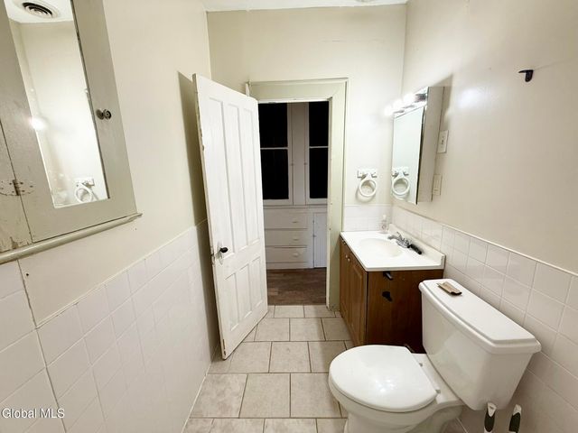 1017 Hegeman Street 2nd Floor, Schenectady, NY 12306