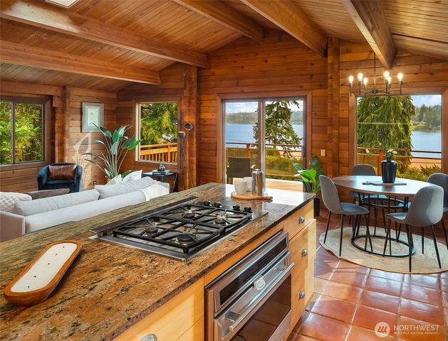 8121 SW 222nd Place, Vashon, WA 98070