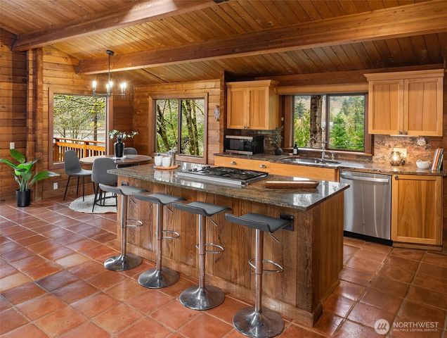 8121 SW 222nd Place, Vashon, WA 98070