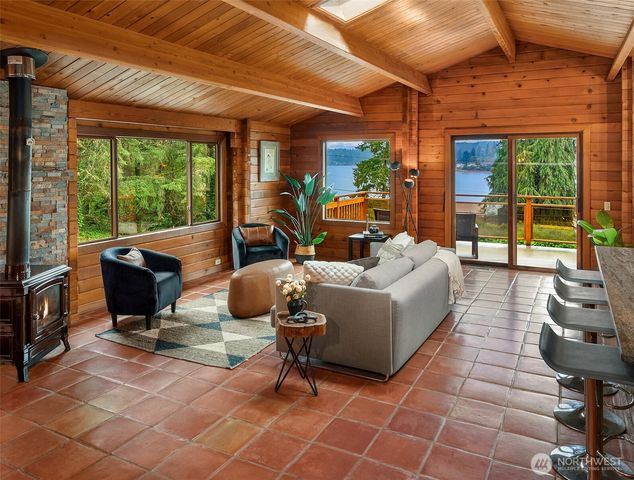 8121 SW 222nd Place, Vashon, WA 98070