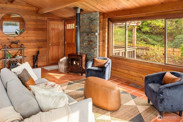 8121 SW 222nd Place, Vashon, WA 98070