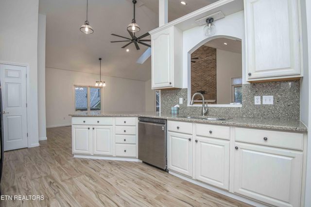 127 Kiowa Way, Loudon, TN 37774