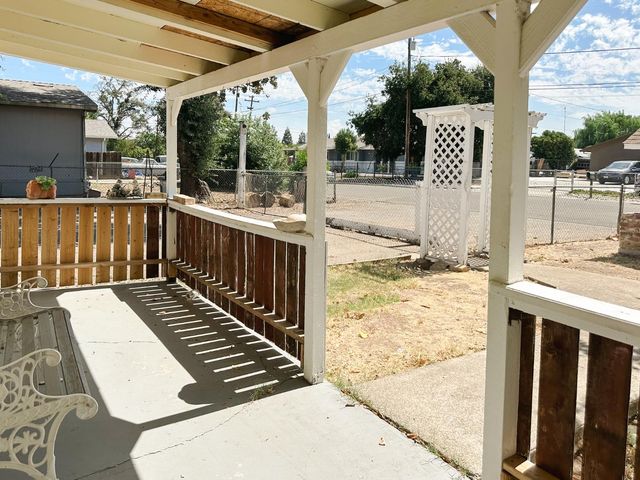 4307 E Brown Ln, Stockton, CA 95215