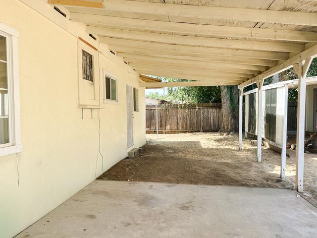 4307 E Brown Ln, Stockton, CA 95215