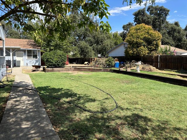 4307 E Brown Ln, Stockton, CA 95215