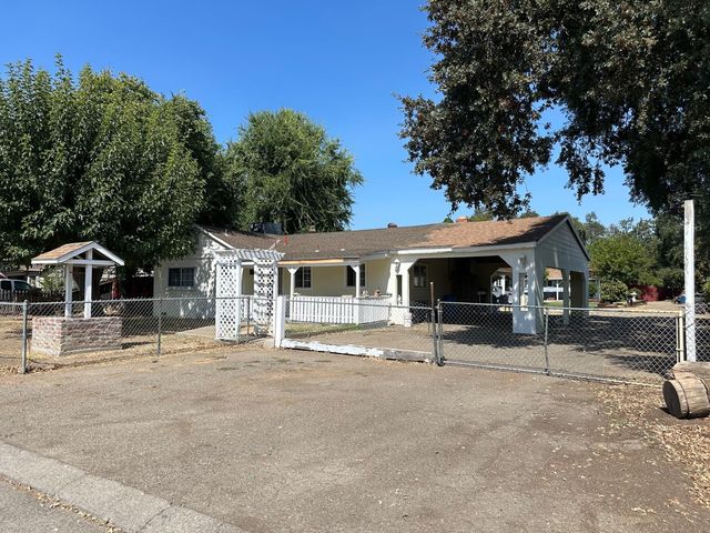 4307 E Brown Ln, Stockton, CA 95215