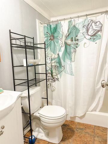 4307 E Brown Ln, Stockton, CA 95215