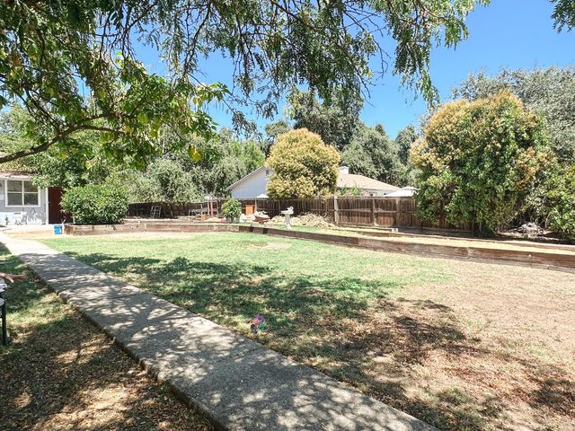 4307 E Brown Ln, Stockton, CA 95215