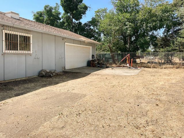 4307 E Brown Ln, Stockton, CA 95215