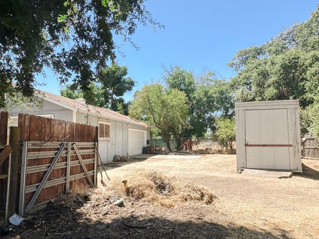 4307 E Brown Ln, Stockton, CA 95215