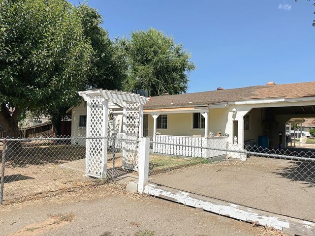 4307 E Brown Ln, Stockton, CA 95215