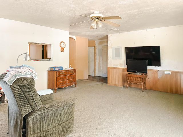 4307 E Brown Ln, Stockton, CA 95215