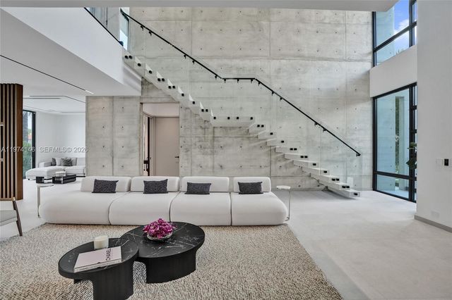 1379 NE 104th St, Miami Shores, FL 33138