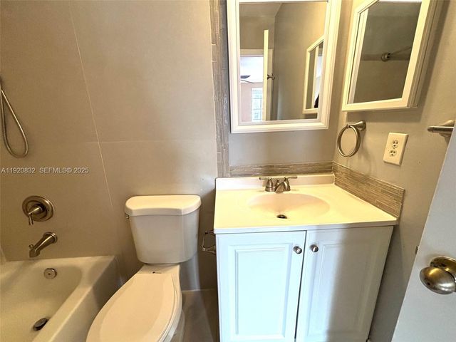 3145 SW 50th St, Dania Beach, FL 33312