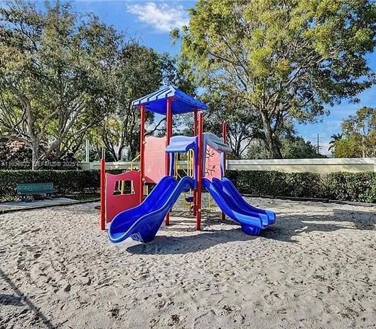 3145 SW 50th St, Dania Beach, FL 33312