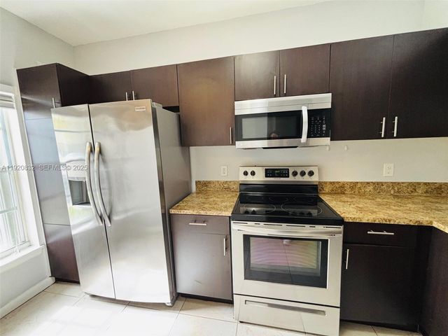 3145 SW 50th St, Dania Beach, FL 33312