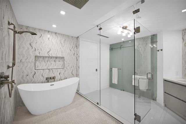 16485 Collins Ave PH36C, Sunny Isles Beach, FL 33160