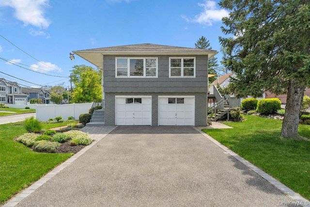 28 Satinwood Road, Bayville, NY 11709