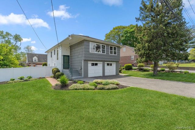 28 Satinwood Road, Bayville, NY 11709