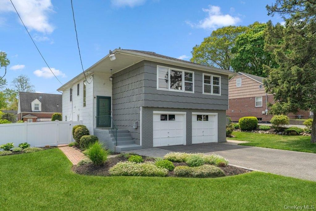 28 Satinwood Road, Bayville, NY 11709