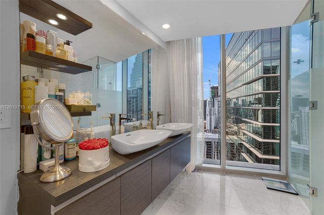 200 Biscayne Boulevard Way 4401, Miami, FL 33131