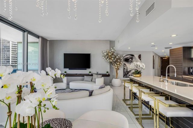 200 Biscayne Boulevard Way 4401, Miami, FL 33131