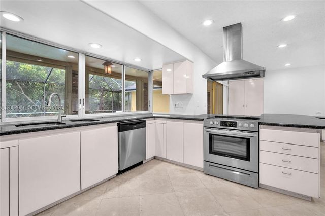 3441 N Hills Drive 00, Hollywood, FL 33021