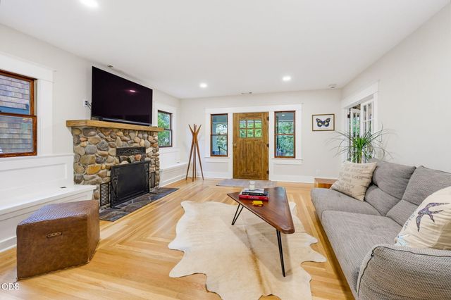 762 B Street, Ashland, OR 97520