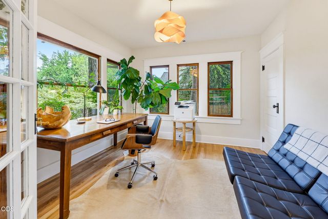 762 B Street, Ashland, OR 97520