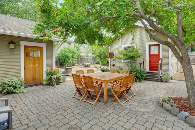 762 B Street, Ashland, OR 97520