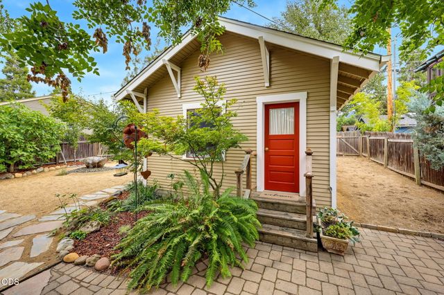 762 B Street, Ashland, OR 97520