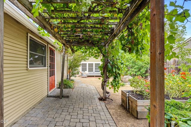 762 B Street, Ashland, OR 97520