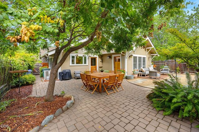 762 B Street, Ashland, OR 97520