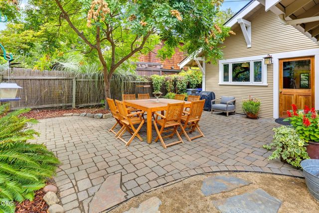 762 B Street, Ashland, OR 97520
